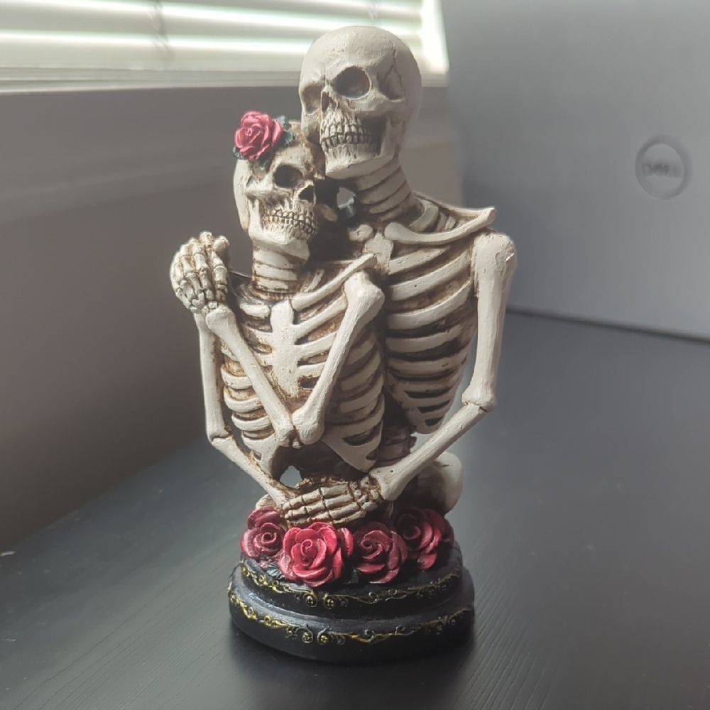 Skeleton Couple Figurine with Red Roses